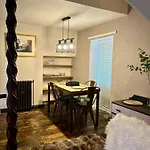 Woodstock Cottage, Settle, Yorkshire Dales 度假居 *